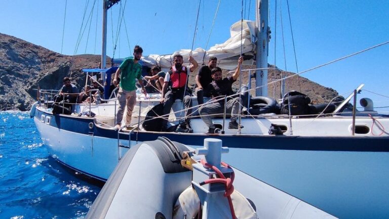 Διασώθηκαν 52 αλλοδαποί από τη θαλάσσια περιοχή της Φαλκονέρας – Μεγάλη επιχείρηση του Λιμενικού (βίντεο)