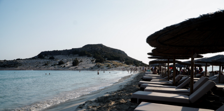 Χαλκιδική: Δύο συγκεντρώσεις από το “Kίνημα της Πετσέτας” σε Νικητή και Ποτίδαια