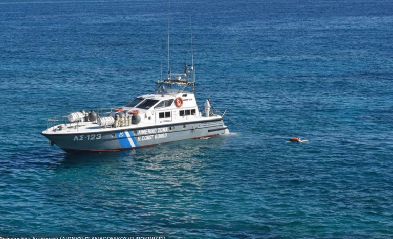 Χαλκιδική: Εννέα Ρουμάνοι έπεσαν σε βράχια με το σκάφος τους – Τους απεγκλώβισε ναυαγοσώστης
