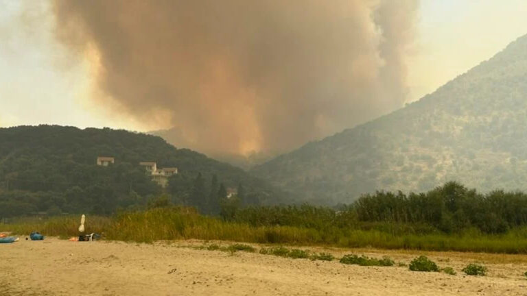 Meteo: Σημαντική επιδείνωση των πυρομετεωρολογικών συνθηκών – Καιρός τύπου Hot-Dry-Windy
