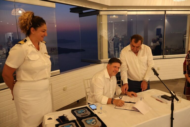 Στέγη σε λιμενικούς προσφέρει ο Δήμος Θήρας – Υπεγράφη σύμβαση με το Yπ. Ναυτιλίας
