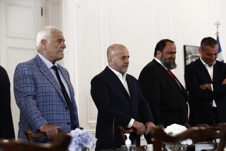 Τι αποφασίστηκε στη συνάντηση Μητσοτάκη με τους Big-4 παρουσία Τσεφέριν – Ποιες οι αλλαγές στα γήπεδα