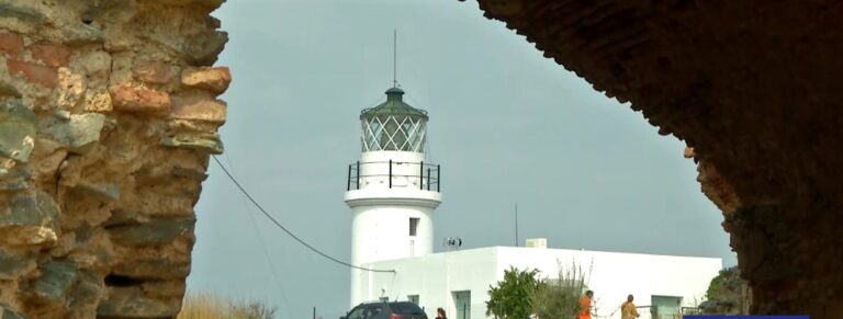 Αποκατάσταση βλαβών στους φάρους Νάξου και Σύρου από την Υπηρεσία Φάρων (βίντεο)