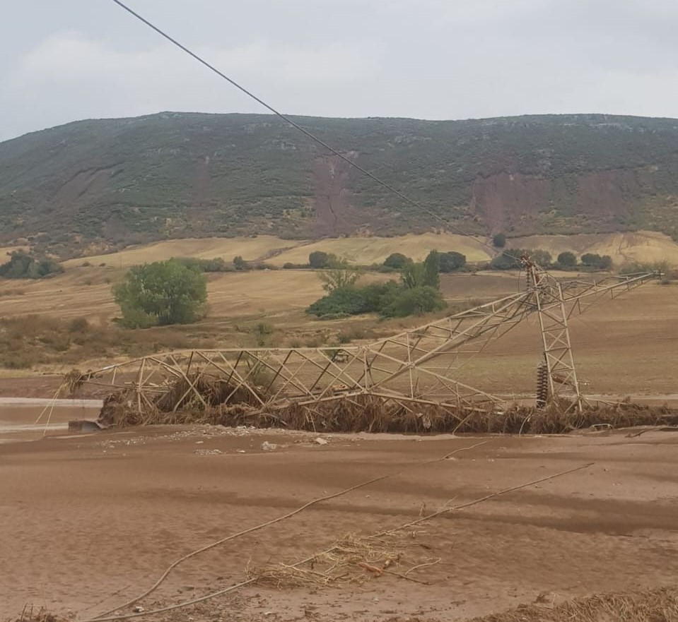 Κακοκαιρία Daniel: Πτώση πυλώνων στη Θεσσαλία λόγω διάβρωσης εδάφους