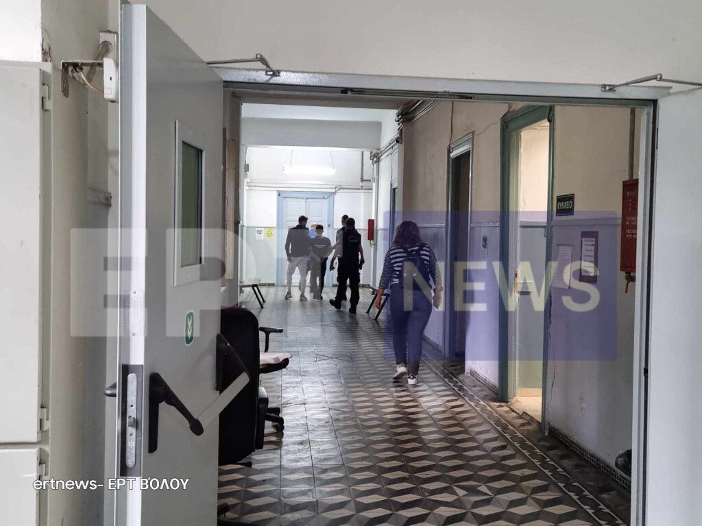 Βόλος: Προσωρινά κρατούμενος ο 28χρονος που χτυπούσε την 22χρονη σύζυγο και το μωράκι τους και δεν τους επέτρεπε να βγουν από το σπίτι