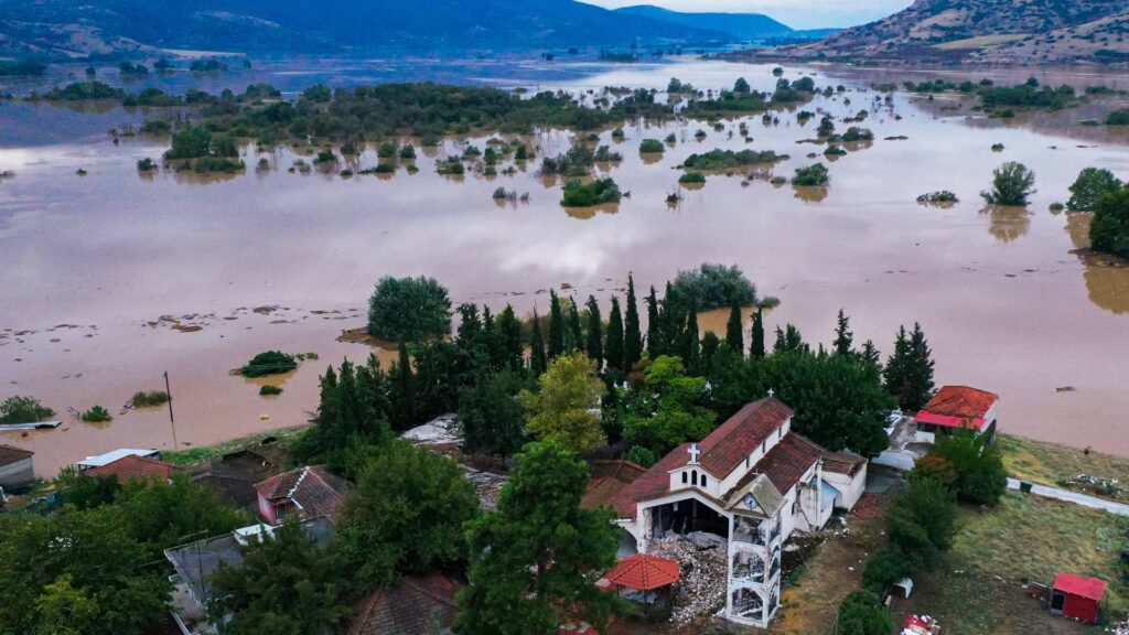 Σε περιοχές της Θεσσαλίας που επλήγησαν από τις πλημμύρες η Ιράτσε Γκαρσία