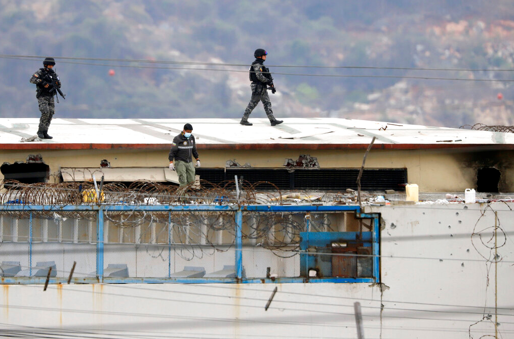 Υπό ομηρία 57φύλακες και αστυνομικοί από κρατούμενους σε φυλακή του Ισημερινού