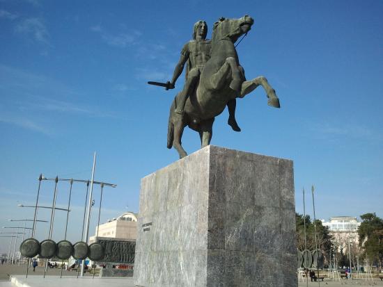 Θεσσαλονίκη: Κινητοποίηση για τις νέες ταυτότητες- Συγκέντρωση στο άγαλμα Μεγάλου Αλεξάνδρου
