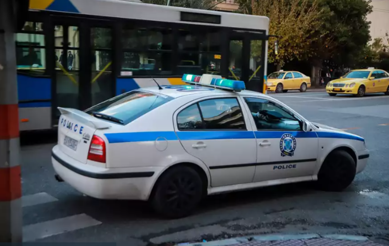 Θεσσαλονίκη: Χειροπέδες σε τέσσερις-Βρέθηκαν ράβδοι χρυσού στα αυτοκίνητά τους
