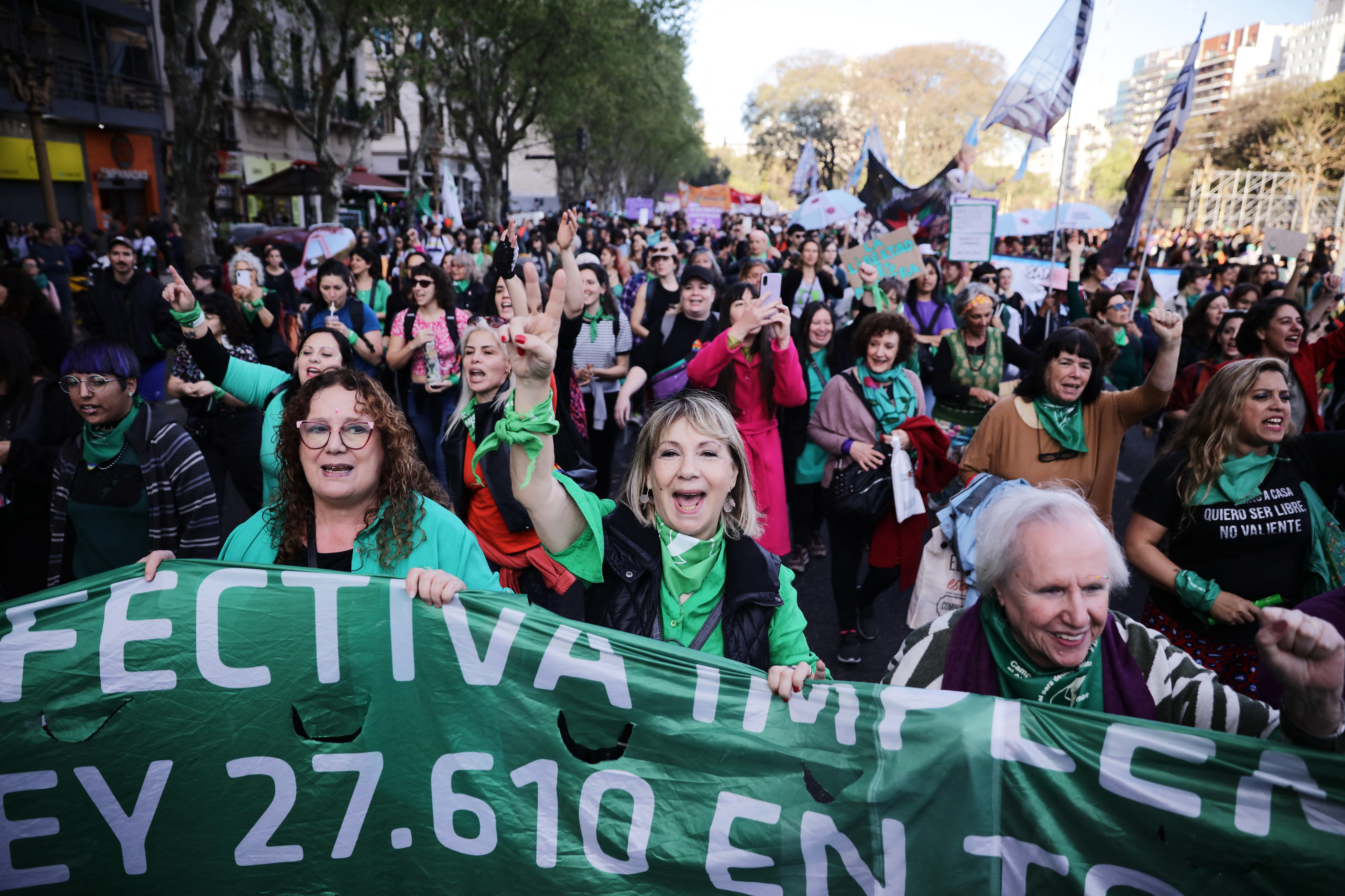 Αργεντινή: Χιλιάδες γυναίκες διαδήλωσαν για να υπερασπιστούν το δικαίωμα στην άμβλωση