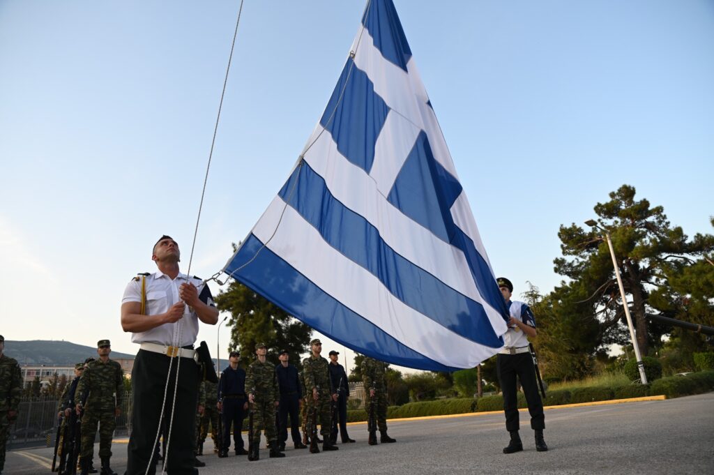 ΓΓΕΘΑ: Με συγκίνηση ολοκληρώθηκε η τελετή απόδοσης τιμών στους πέντε νεκρούς στη Λιβύη