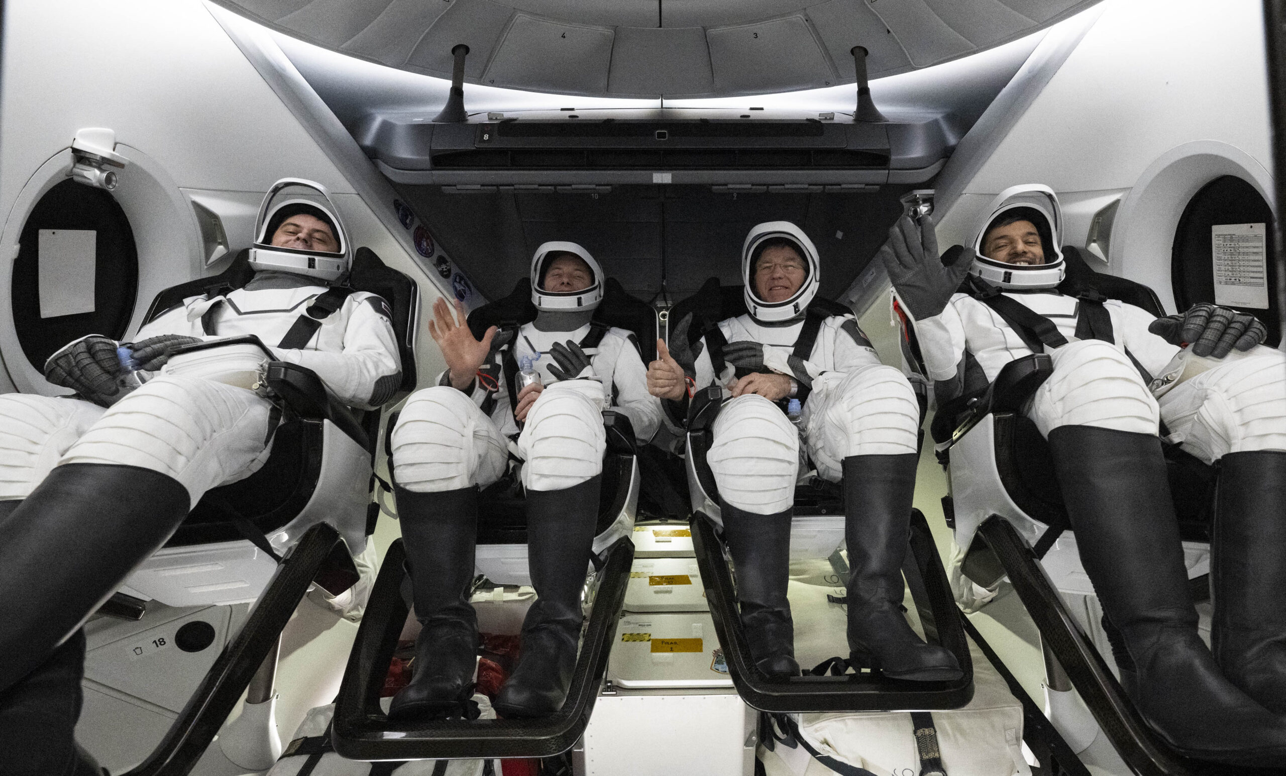 Τέσσερις αστροναύτες επέστρεψαν στη Γη μετά από εξάμηνη παραμονή στον Διεθνή Διαστημικό Σταθμό