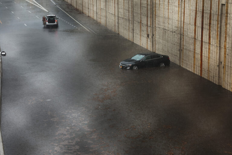Χάος στη Νέα Υόρκη: Καταιγίδα προκάλεσε πλημμύρες και προβλήματα (video)