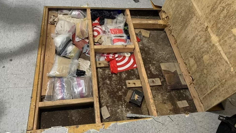 Η αστυνομία της Νέας Υόρκης βρήκε ναρκωτικά κρυμμένα σε καταπακτή μέσα σε νηπιαγωγείο