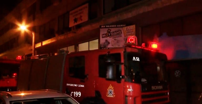 Υπό έλεγχο τέθηκε η φωτιά σε εγκαταλελειμμένο κτήριο στην Αθήνα