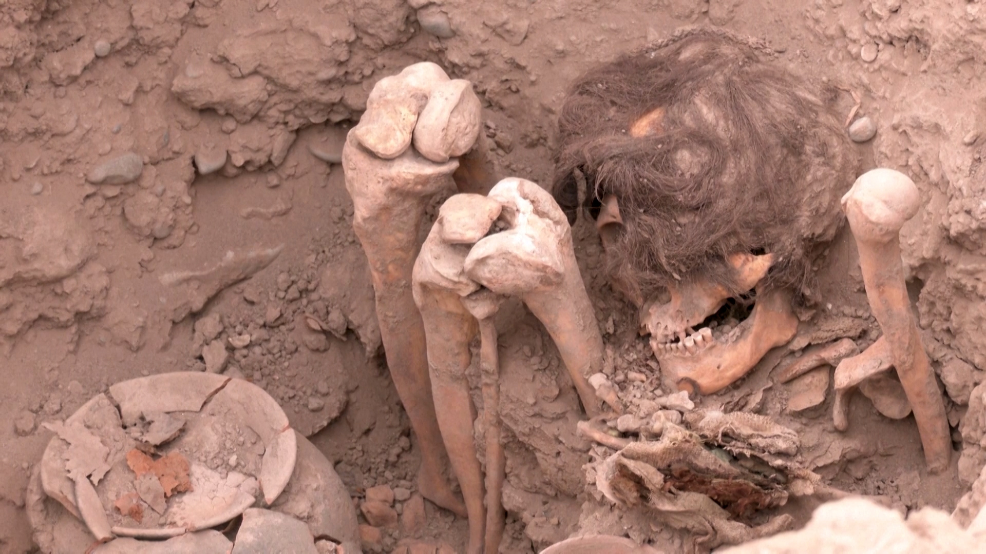 Μούμια 1.000 ετών ανακαλύφθηκε σε αρχαιολογικό χώρο στη Λίμα (video)