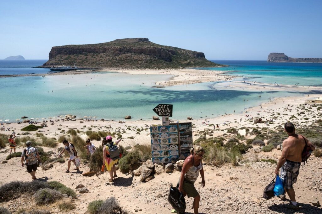 Τρεις υπουργικές αποφάσεις για να σταματήσει η ασυδοσία σε Ελαφονήσι, Μπάλο και Φαλάσαρνα