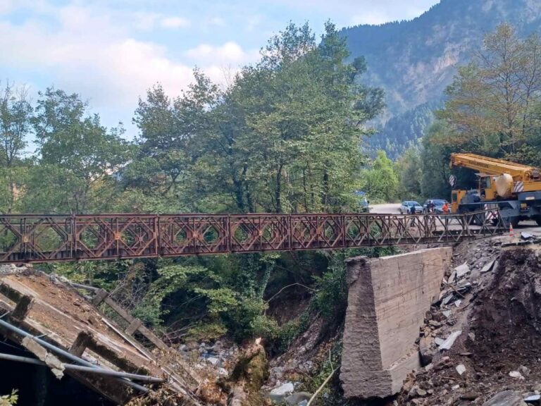Θεσσαλία: Ολοκληρώθηκε η τοποθέτηση δεύτερης γέφυρας Μπέλεϋ για την αντιμετώπιση των επιπτώσεων της κακοκαιρίας