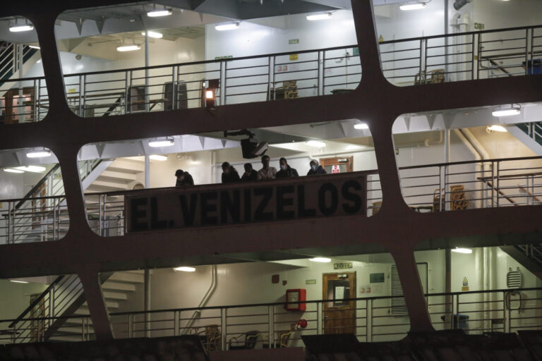 Στον Πειραιά επιστρέφει λόγω μηχανικού προβλήματος το επιβατηγό πλοίο «Ελευθέριος Βενιζέλος»