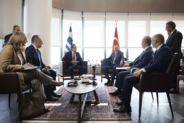 Πώς αντιμετωπίζουν τα τουρκικά ΜΜΕ τη συνάντηση Ερντογάν – Μητσοτάκη