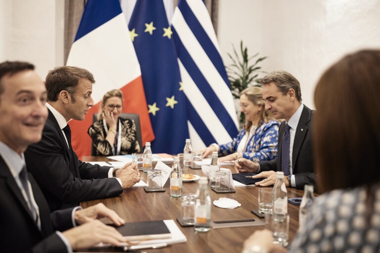Κ. Μητσοτάκης σε Ε. Μακρόν: Η Ελλάδα θα παραμείνει συνεπής στην πολιτική φύλαξης των συνόρων – Τι είπαν για την κλιματική κρίση