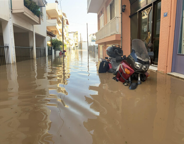Σύσκεψη συνδικάτων για οργάνωση της αλληλεγγύης στους πληγέντες και συγκέντρωση στο Σύνταγμα