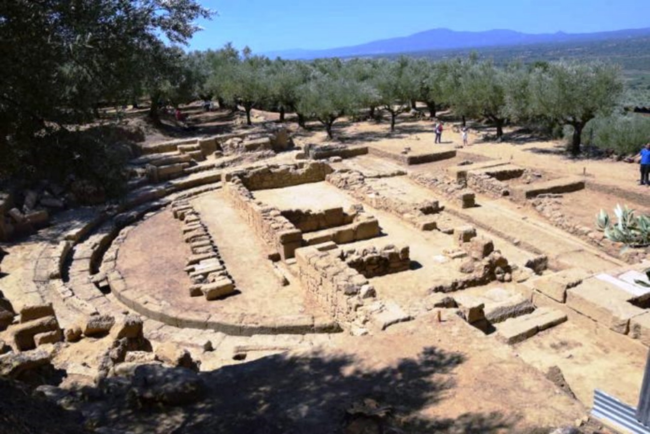 Το αρχαίο θέατρο της Θουρίας αποκαλύπτεται σε όλο του το μεγαλείο