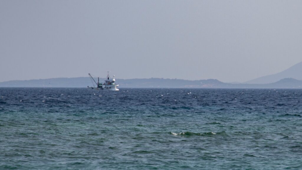 Περιστατικά παράνομης αλιείας από τουρκικές μηχανότρατες εντός των ελληνικών χωρικών υδάτων (βίντεο – εικόνες)