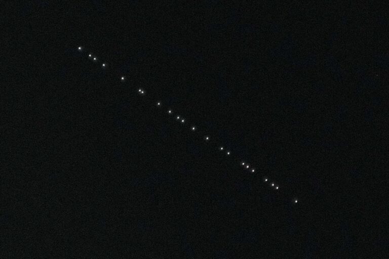 Οι δορυφόροι του Έλον Μάσκ στον ουρανό της Ηγουμενίτσας
