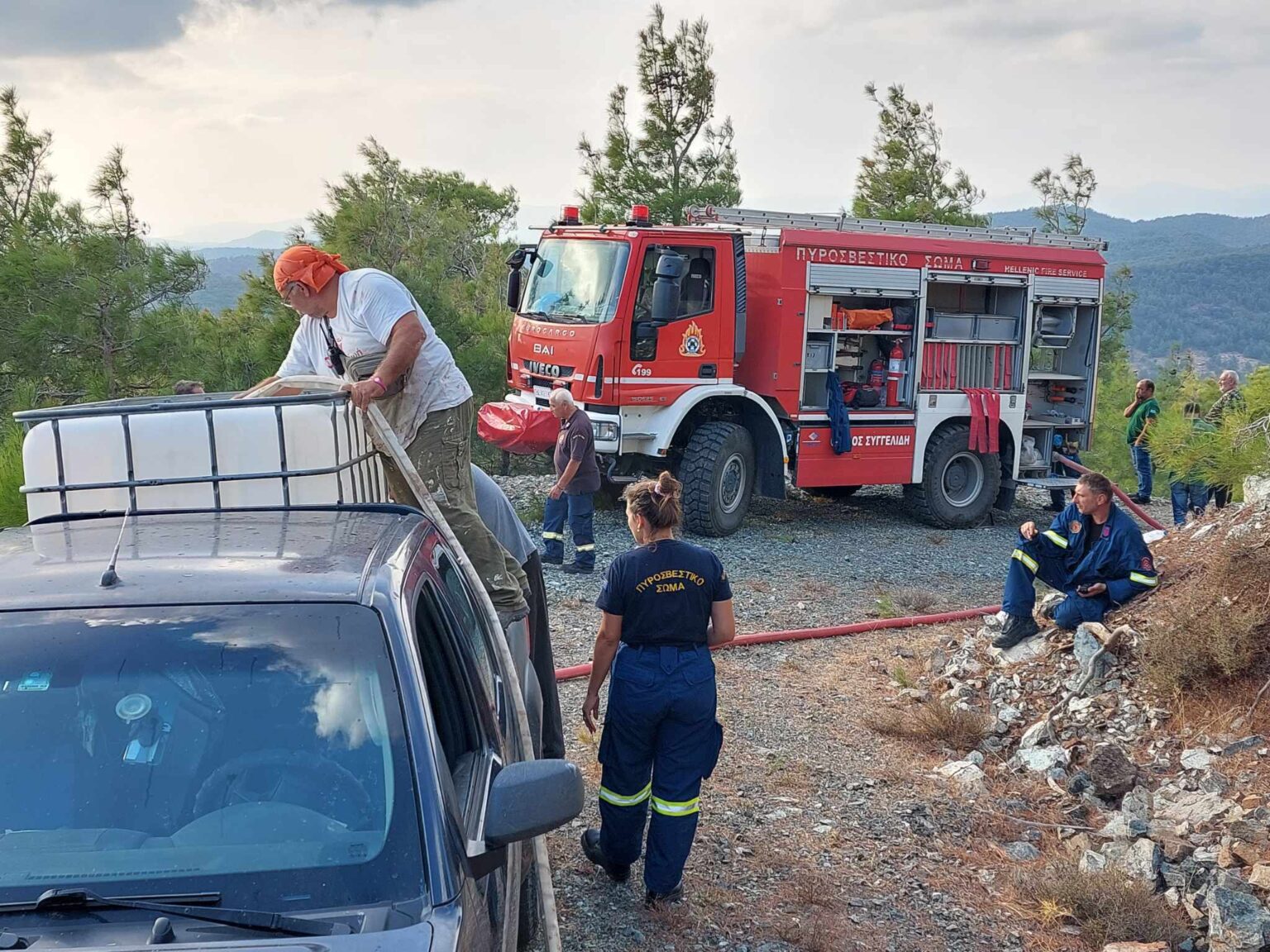 Πυρκαγιά σε δύσβατη περιοχή στο δάσος του Αμπελικού στη Λέσβο Πυρκαγιά σε δύσβατη περιοχή στο δάσος του Αμπελικού στη Λέσβο