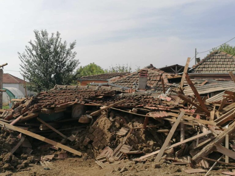 Εικόνες καταστροφής στο Ριζοβούνι Καρδίτσας – 20 σπίτια έχουν καταρρεύσει