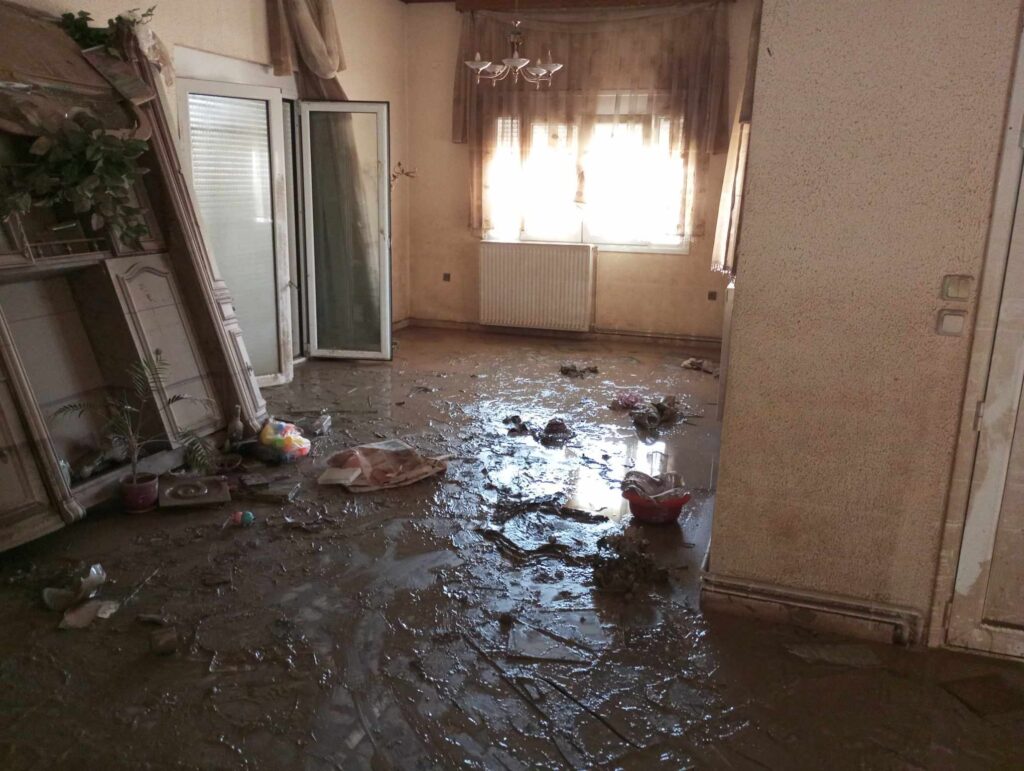 Εικόνες καταστροφής στο Ριζοβούνι Καρδίτσας – 20 σπίτια έχουν καταρρεύσει