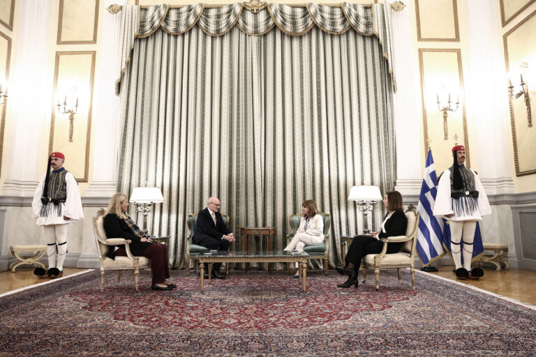 Επίδοση διαπιστευτηρίων νέων πρέσβεων στην Κατερίνα Σακελλαροπούλου