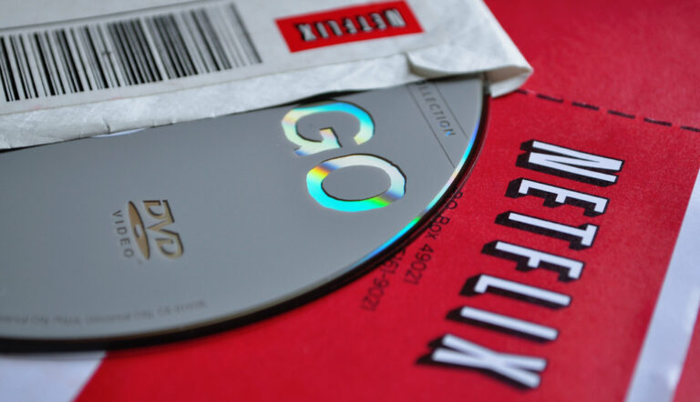 Τέλος εποχής για το Netflix: Σταματάει η υπηρεσία ενοικίασης DVD