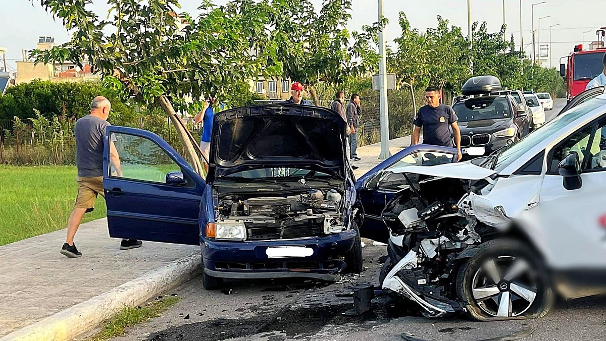 Καλαμάτα: Σφοδρή σύγκρουση οχημάτων στη Μεσσήνη – Ένας τραυματίας