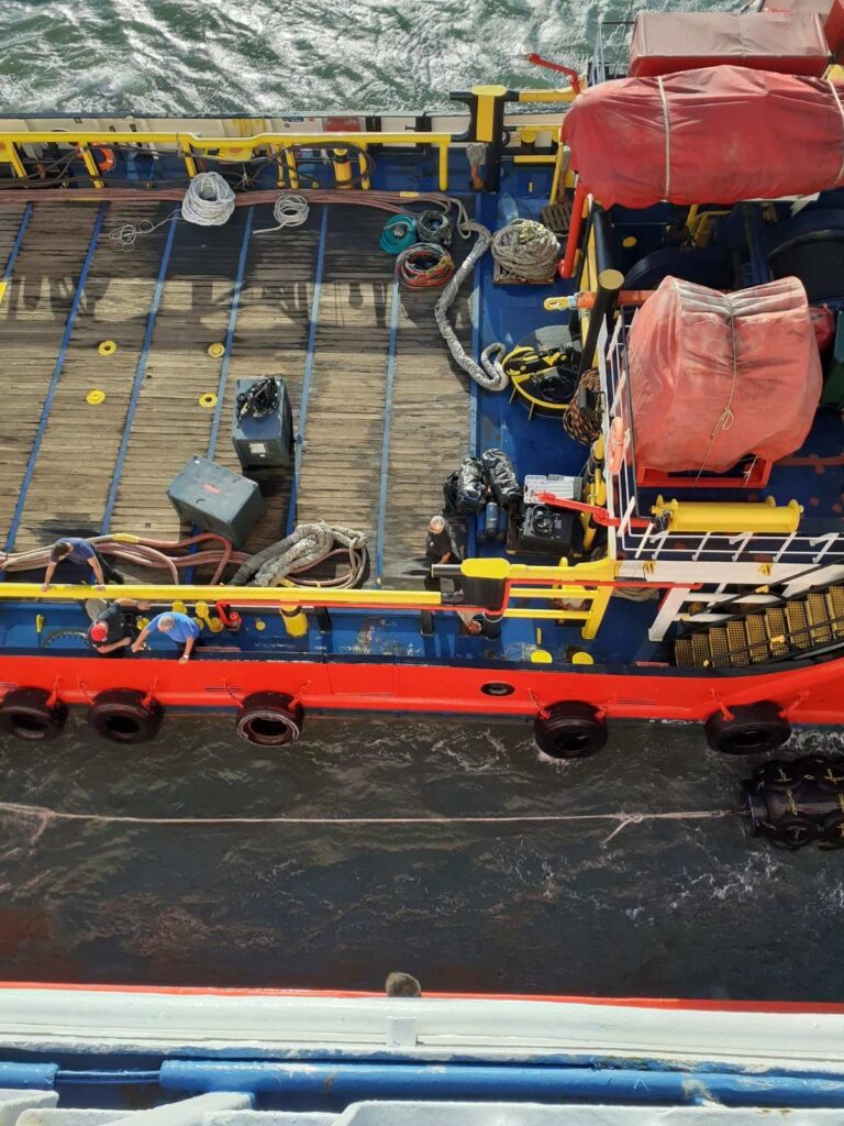 Ραφήνα: Καθηλωμένο από το πρωί με 734 επιβάτες το Fast Ferries Andros – Εικόνες από την επιχείρηση