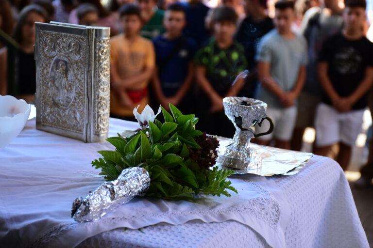 Πρώτο κουδούνι στα σχολεία, με εξαίρεση τη Θεσσαλία – Αγιασμός και προσδοκίες για τη νέα σχολική χρονιά