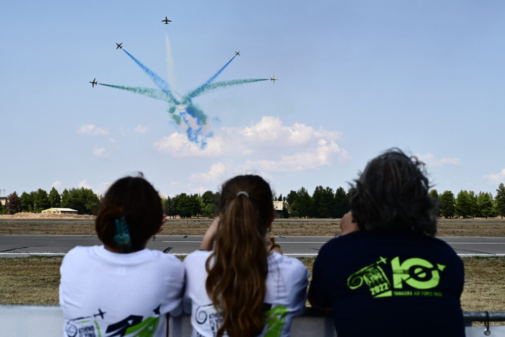 Athens Flying Week – Φωτογραφίες που «κόβουν την ανάσα»: Σπουδαίο αεροπορικό υπερθέαμα