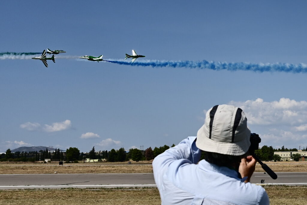 Athens Flying Week – Φωτογραφίες που «κόβουν την ανάσα»: Σπουδαίο αεροπορικό υπερθέαμα