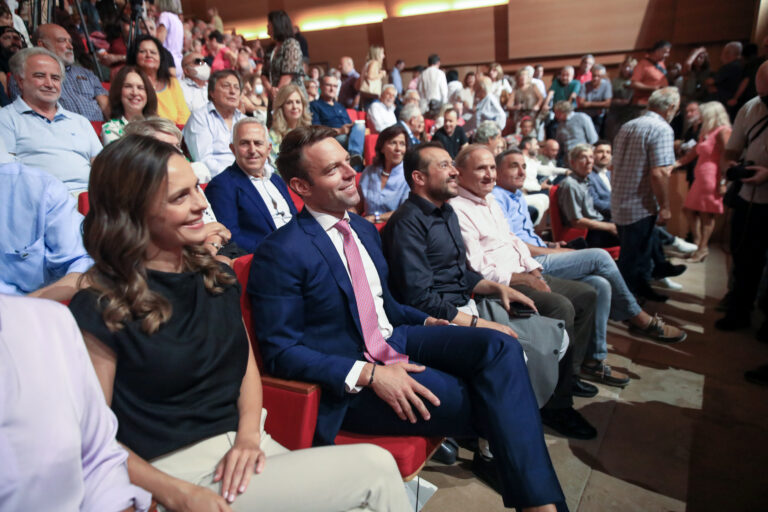 Σε εκλογικούς ρυθμούς ο ΣΥΡΙΖΑ: Τελευταίο «σπριντ» για τους υποψήφιους προέδρους – Συμμαχίες και συντροφικά «πυρά»