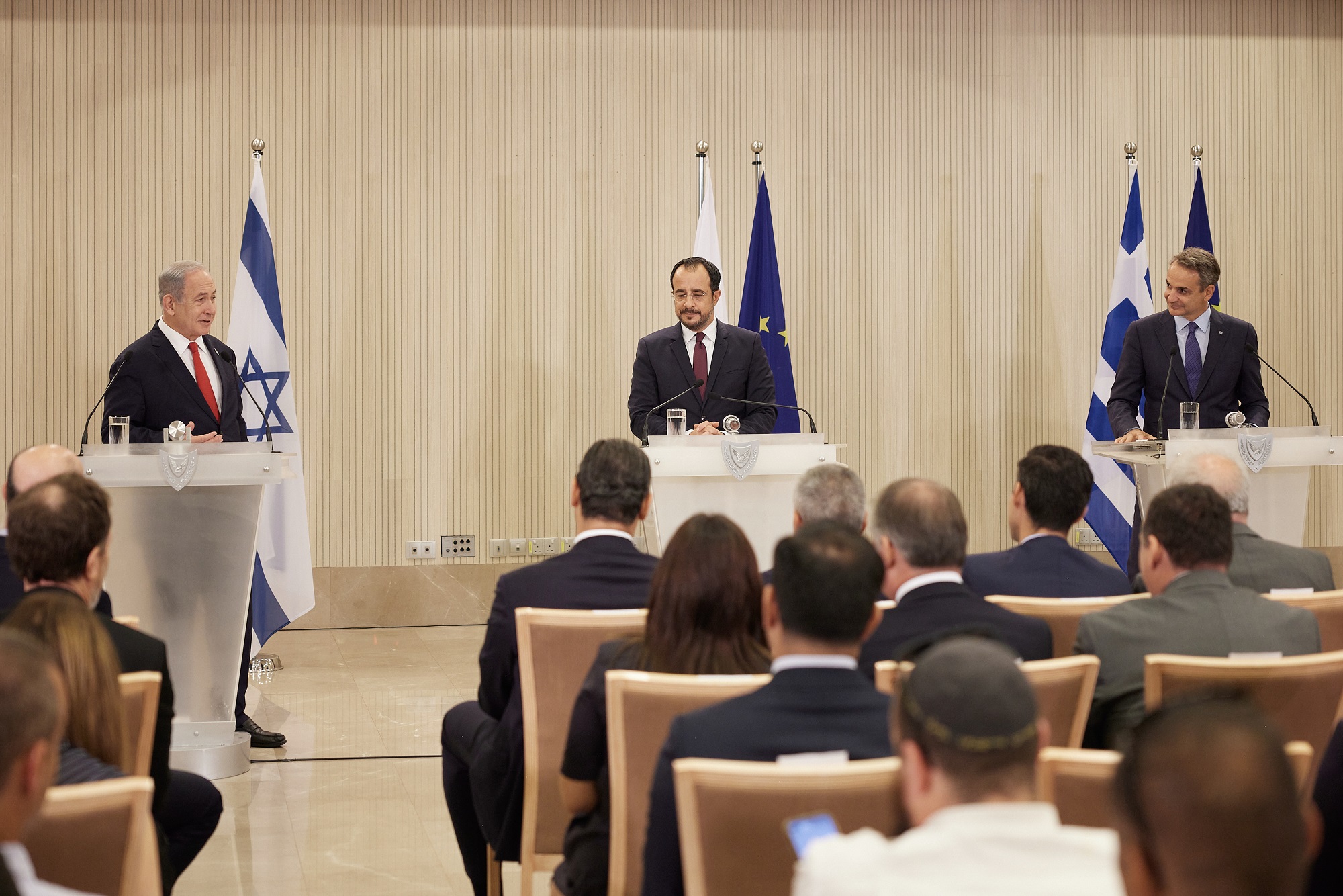 Ο ΠΡΩΘΥΠΟΥΡΓΟΣ ΚΥΡΙΑΚΟΣ ΜΗΤΣΟΤΑΚΗΣ ΣΤΗ ΤΡΙΜΕΡΗ ΣΥΝΟΔΟ ΚΟΡΥΦΗΣ ΕΛΛΑΔΟΣ - ΚΥΠΡΟΥ - ΙΣΡΑΗΛ ΣΤΗ ΚΥΠΡΟ (ΔΗΜΗΤΡΗΣ ΠΑΠΑΜΗΤΣΟΣ/ΓΡΑΦΕΙΟ ΤΥΠΟΥ ΠΡΩΘΥΠΟΥΡΓΟΥ/EUROKINISSI)