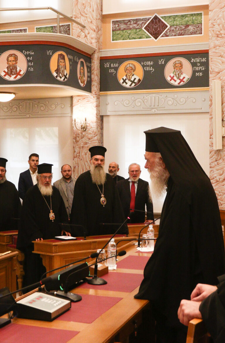 Μητροπολίτες για τις νέες ταυτότητες: Ευθύνη και αρμοδιότητα της πολιτείας, όχι θεολογικό θέμα