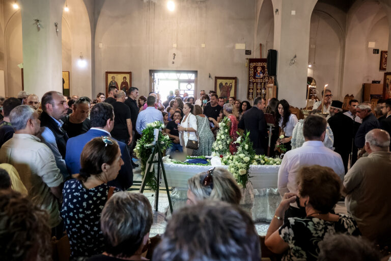 Θλίψη στην κηδεία του 36χρονου Αντώνη στην Κρήτη – Παρευρέθηκε ο Νίκος Ανδρουλάκης στην τελετή