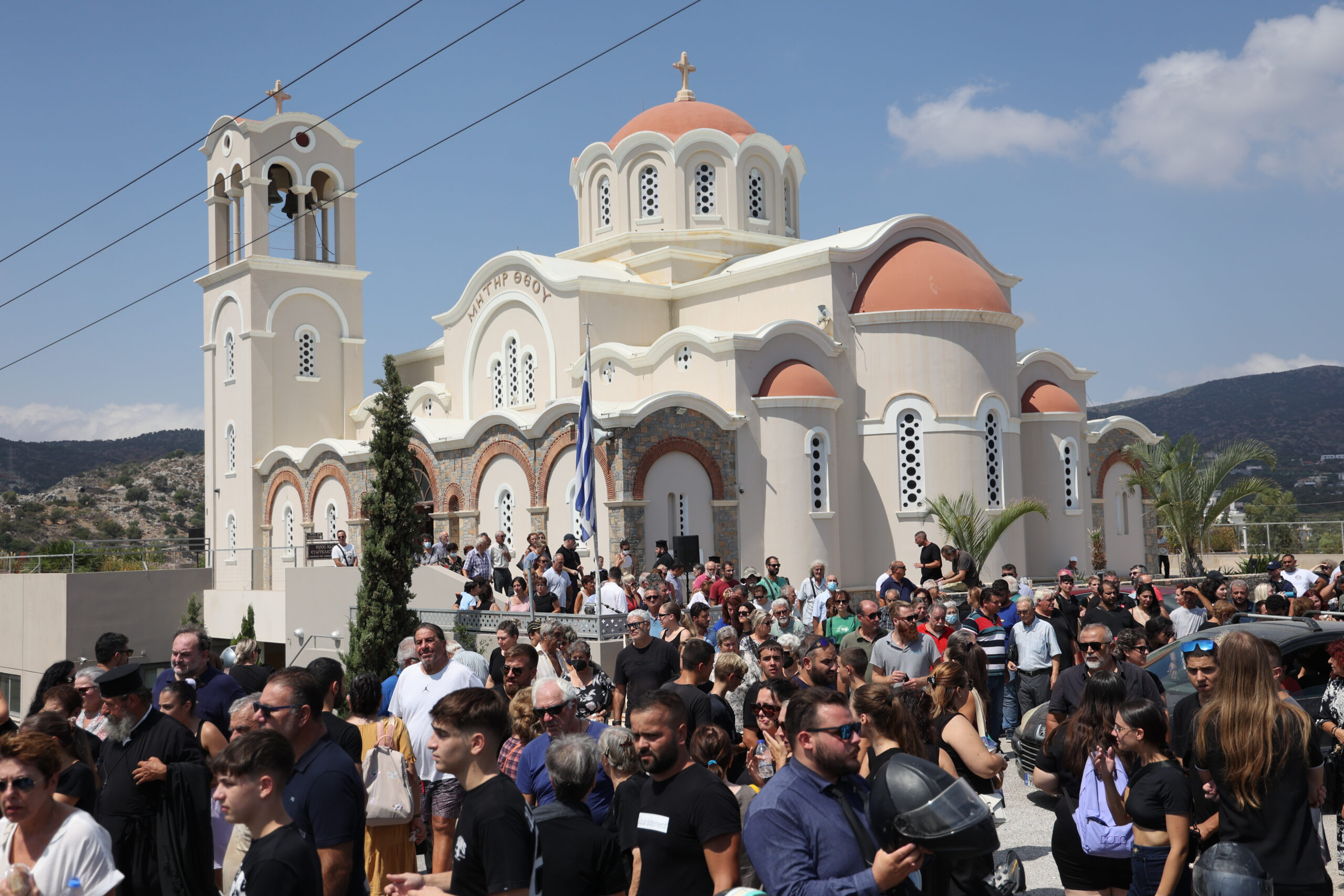 ΕΞΟΔΙΟΣ ΑΚΟΛΟΥΘΙΑ ΤΟΥ 36ΧΡΟΝΟΥ ΑΝΤΩΝΗ ΚΑΡΓΙΩΤΗ ΣΤΟΝ ΑΓΙΟ ΝΙΚΟΛΑΟ ΚΡΗΤΗΣ (ΣΤΕΦΑΝΟΣ ΡΑΠΑΝΗΣ / EUROKINISSI)