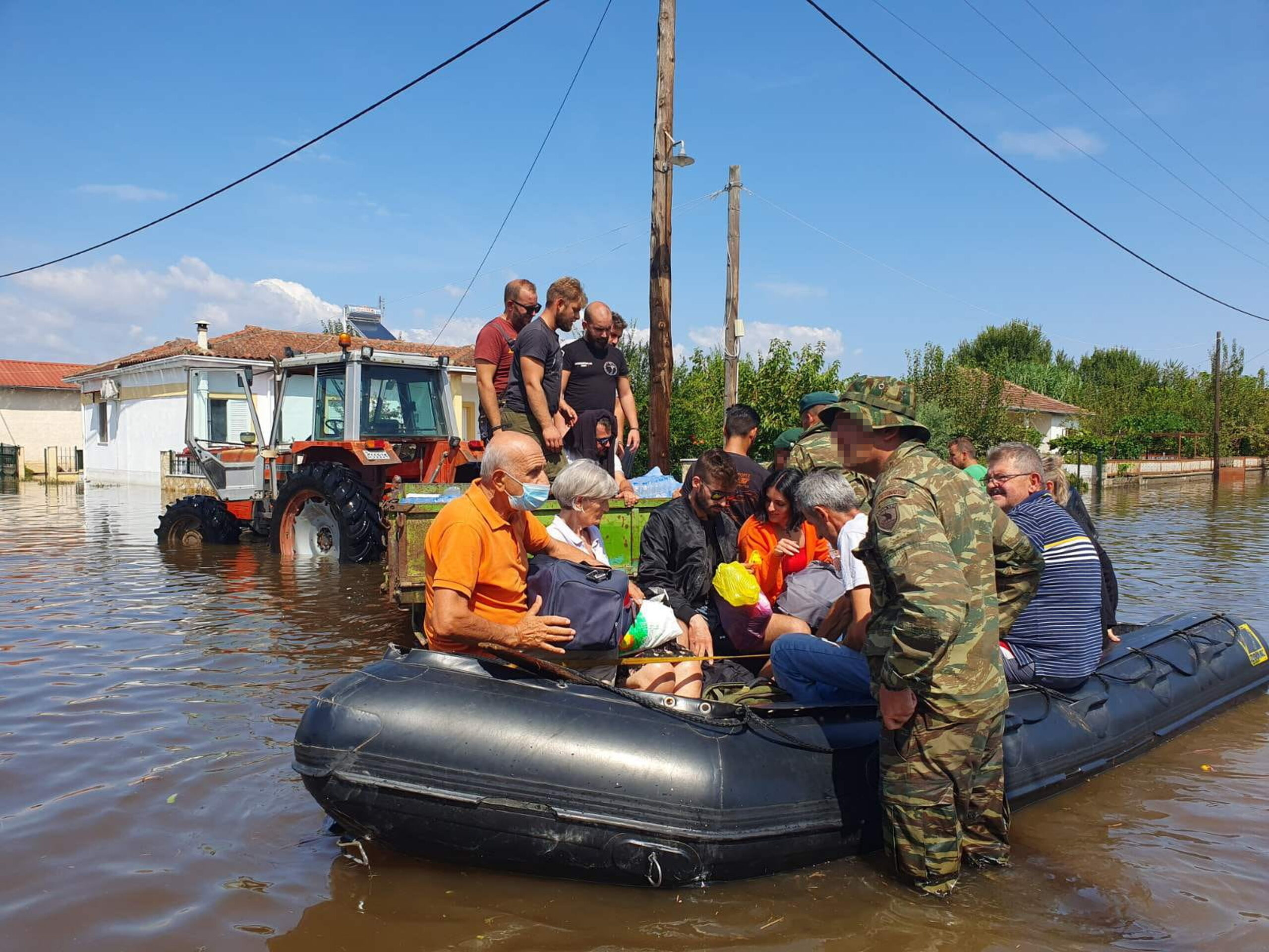 Στους 1.602 οι απεγκλωβισμένοι πολίτες στις πληγείσες περιοχές με τη συνδρομή των Ενόπλων Δυνάμεων