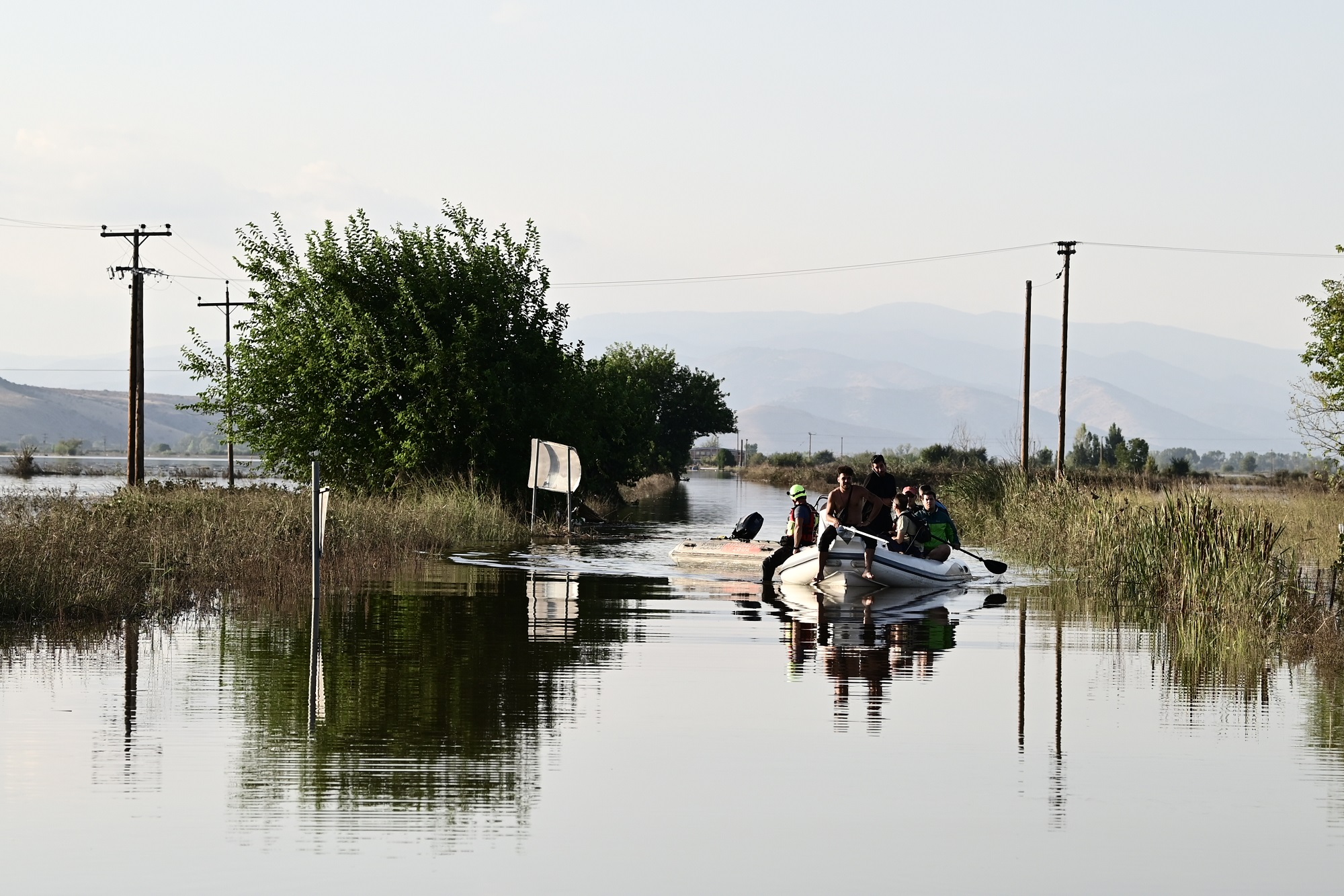 Κακοκαιρία: Ανυπολόγιστες καταστροφές στη Θεσσαλία – Ολονύχτιες προσπάθειες δάσωσης εγκλωβισμένων