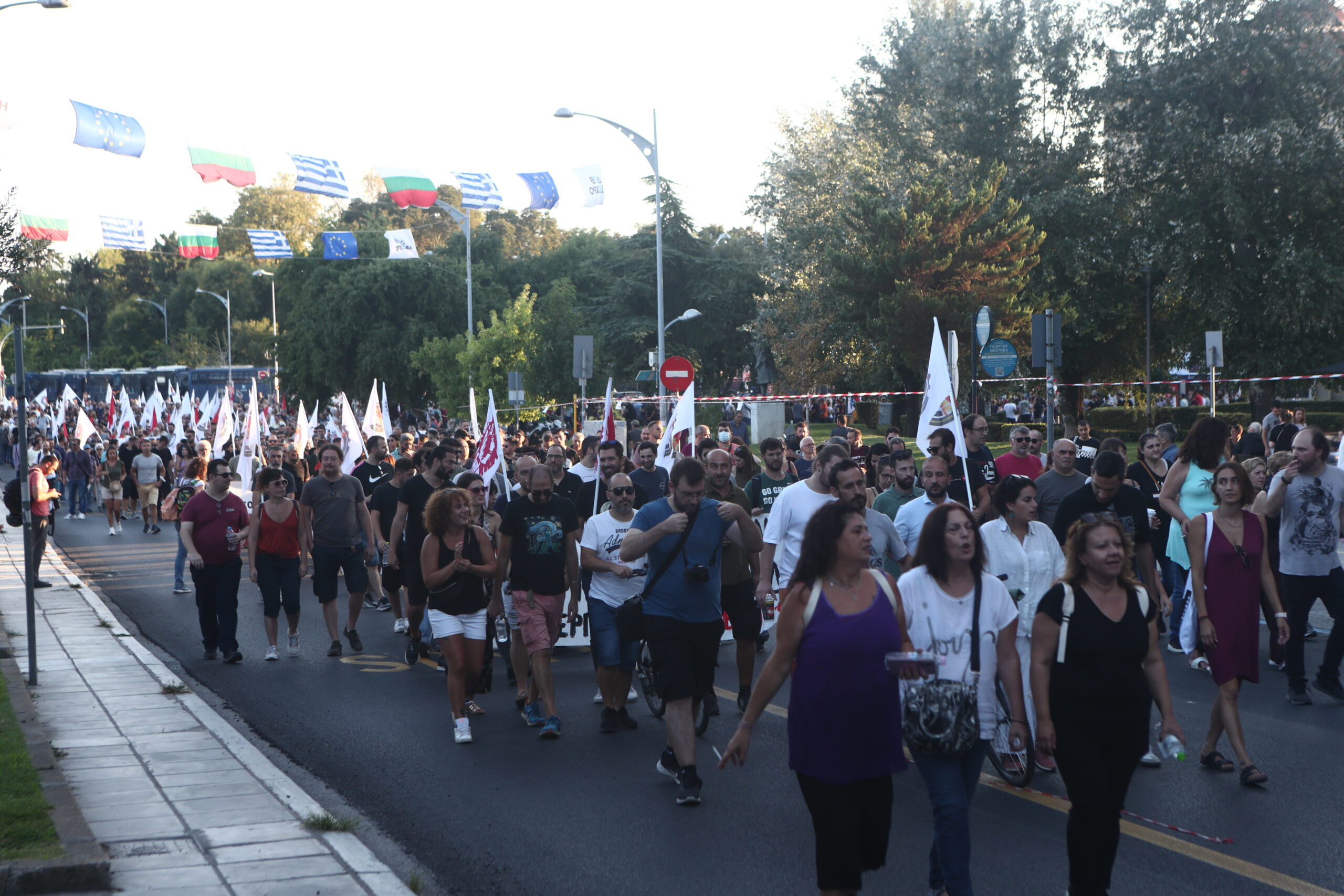 Θεσσαλονίκη: Συγκεντρώσεις και πορείες με αφορμή την έναρξη λειτουργίας της 87ης ΔΕΘ