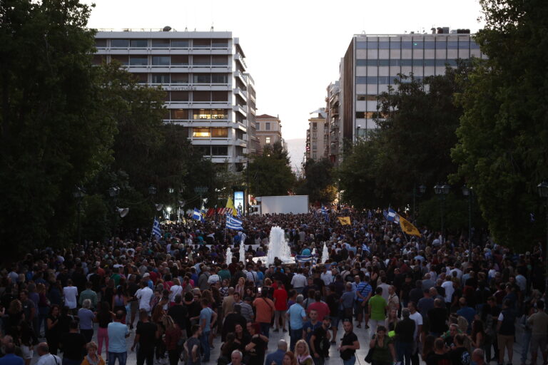 Συγκέντρωση διαμαρτυρίας για τις νέες ταυτότητες στο Σύνταγμα – Σε 32 προσαγωγές προχώρησε η Αστυνομία