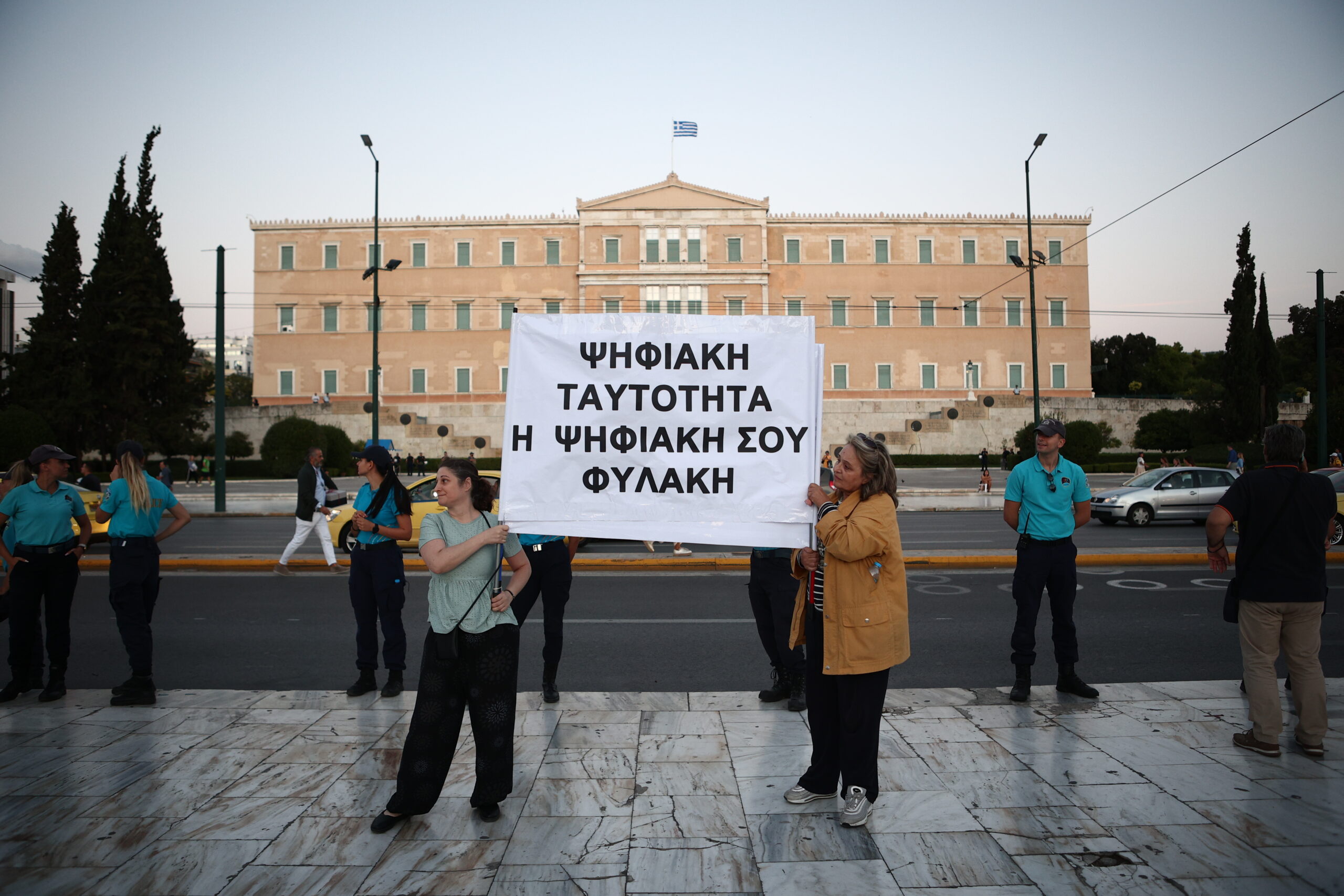 Κυρ. Μητσοτάκης για νέες ταυτότητες: Δεν κάνουμε πίσω – Μονόδρομος από το καλοκαίρι του 2026