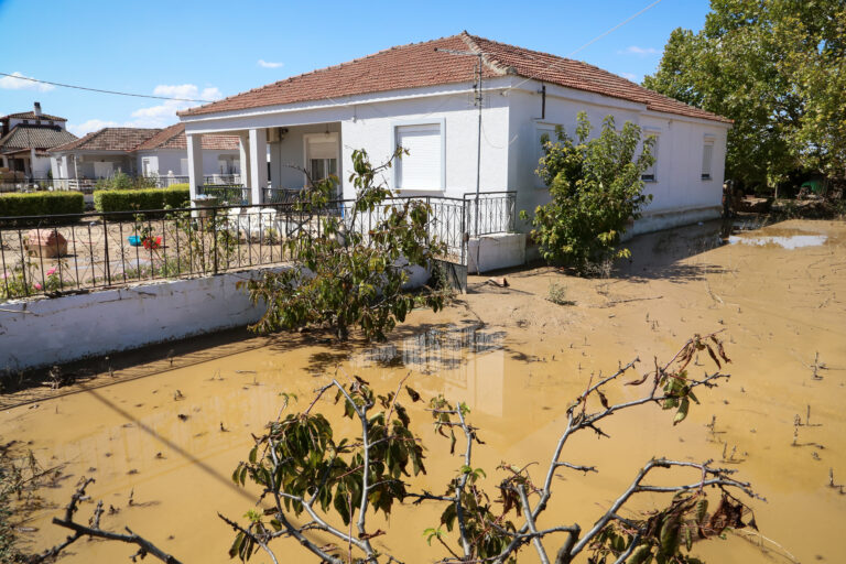 Στη Θεσσαλία ειδική μονάδα του στρατού για την απολύμανση των πλημμυρισμένων περιοχών
